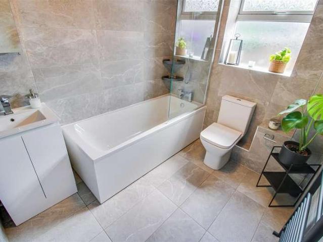 2 bed house for sale