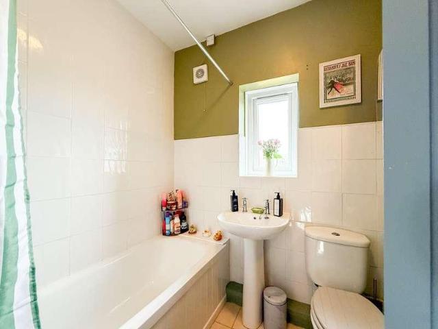2 bed house for sale