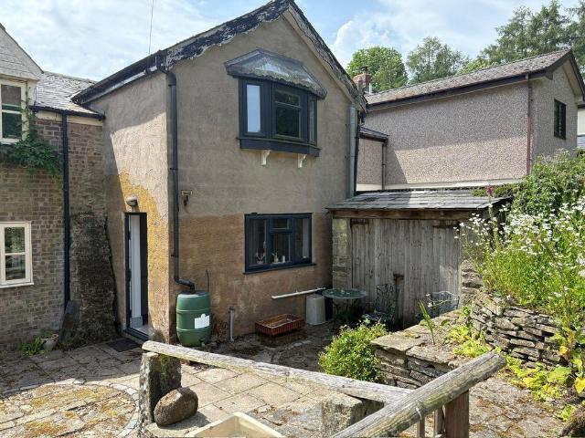 2 bed house for sale