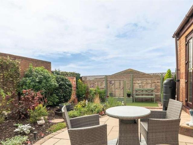 2 bed house for sale