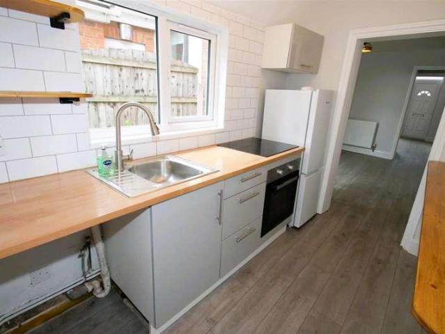 2 bed house for sale