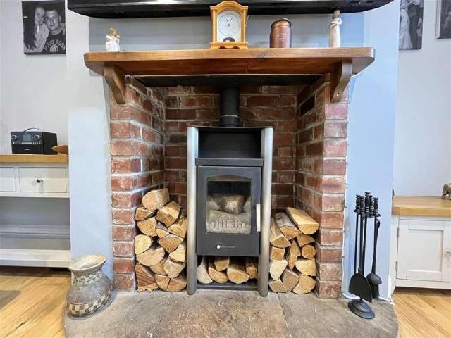 2 bed house for sale
