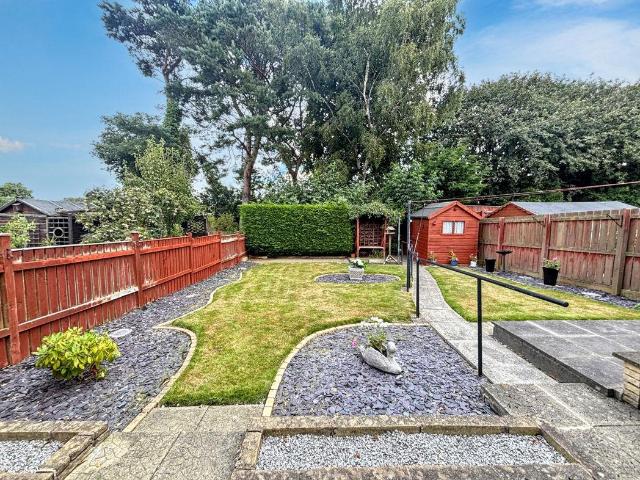 2 bed house for sale