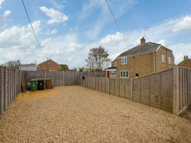 2 bed house for sale