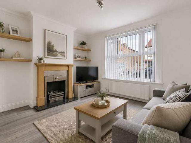 2 bed house for sale