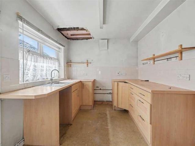 2 bed house for sale