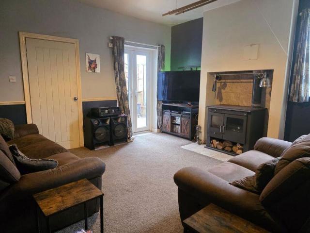 2 bed house for sale