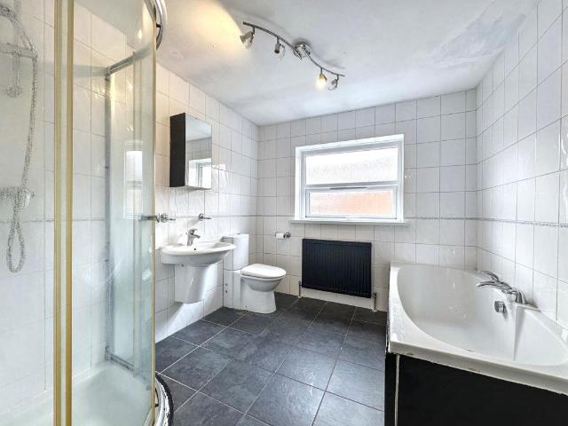 2 bed house for sale