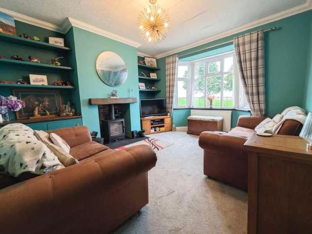 2 bed house for sale