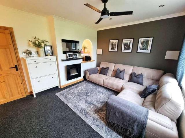 2 bed house for sale