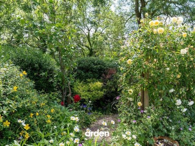 2 bed house for sale
