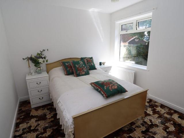 2 bed house for sale