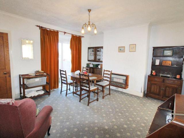 2 bed house for sale