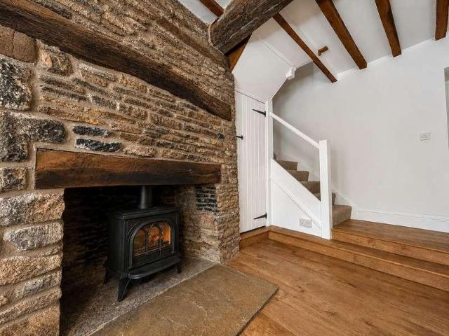 2 bed house for sale