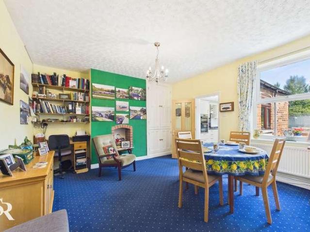 2 bed house for sale