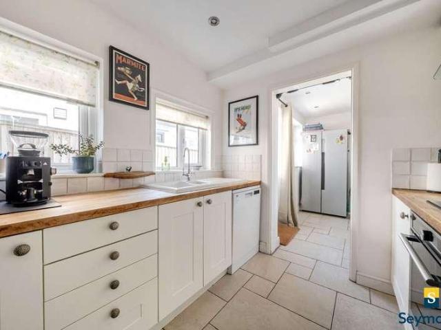 2 bed house for sale