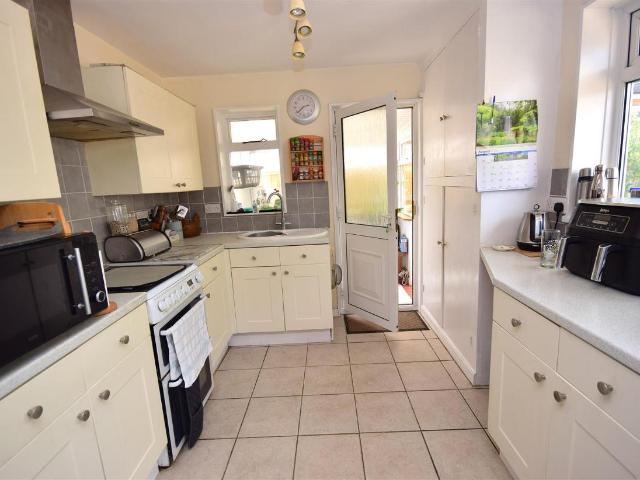2 bed house for sale