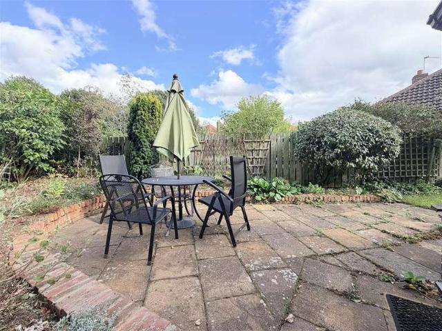 2 bed house for sale
