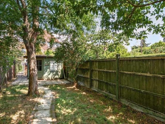 2 bed house for sale