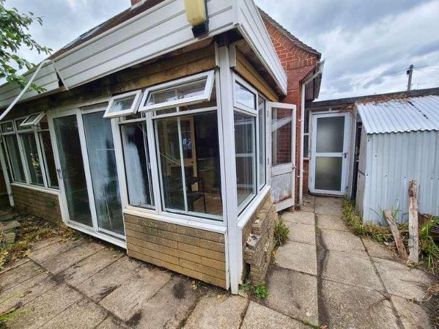 2 bed house for sale