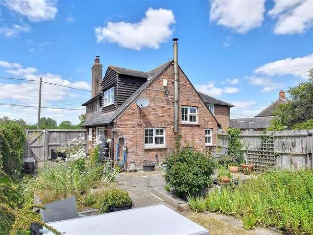 2 bed house for sale
