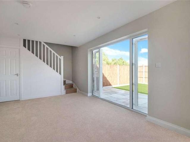 2 bed house for sale