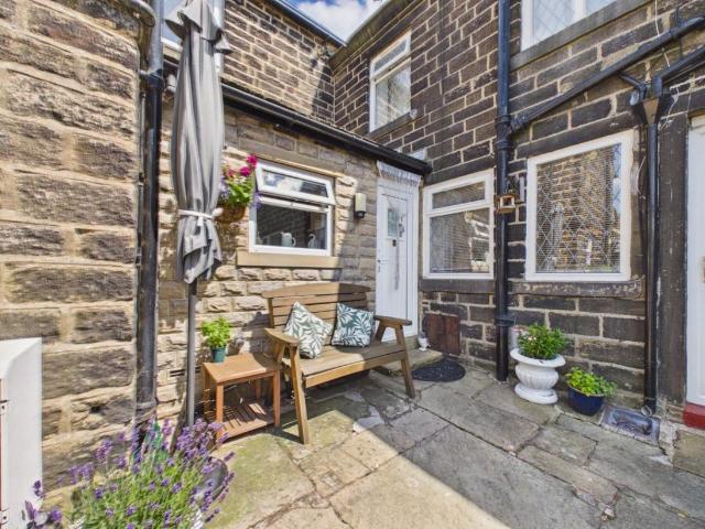 2 bed house for sale