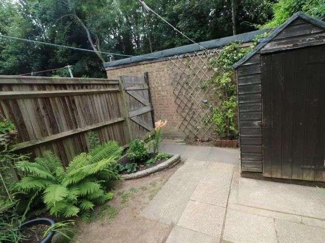 2 bed house for sale