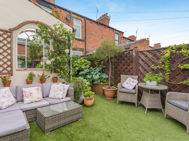 2 bed house for sale