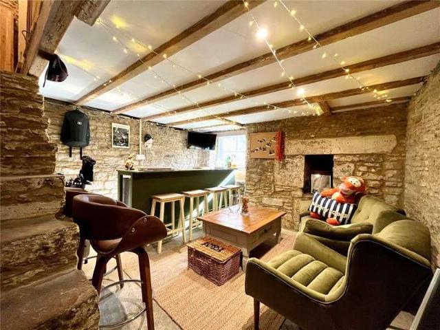 2 bed house for sale