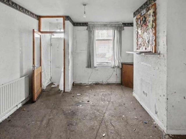 2 bed house for sale