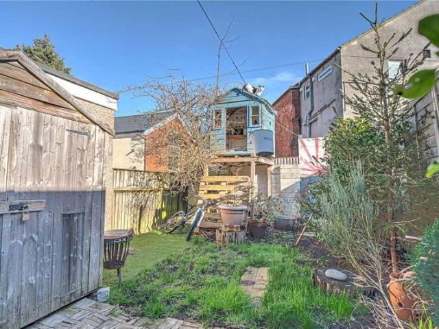2 bed house for sale