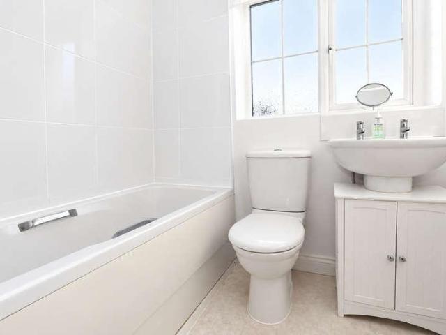 2 bed house for sale