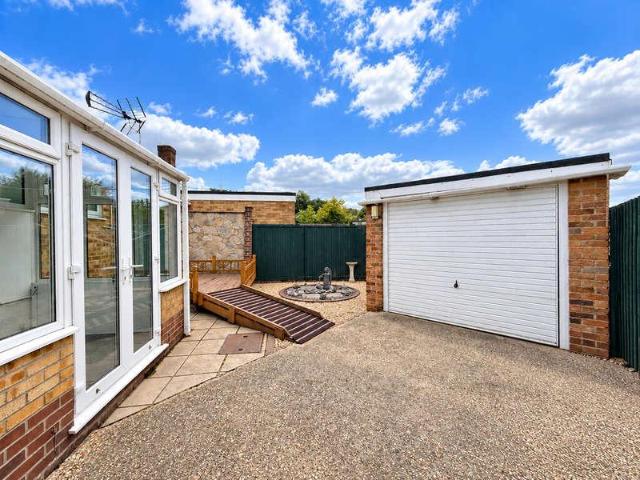 2 bed house for sale