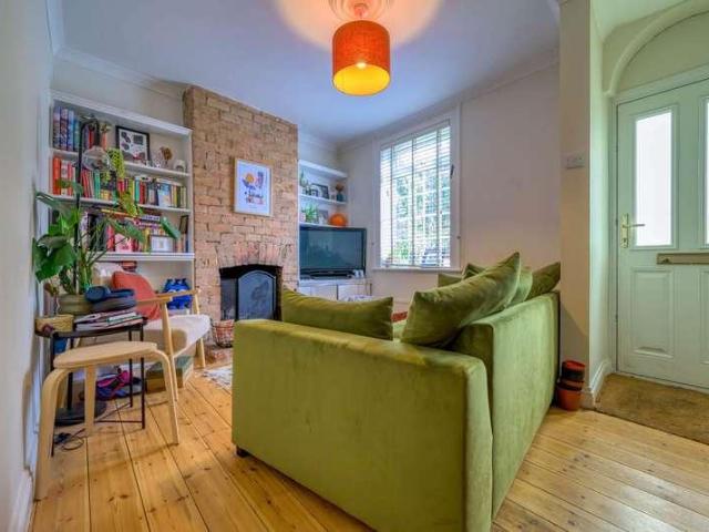 2 bed house for sale