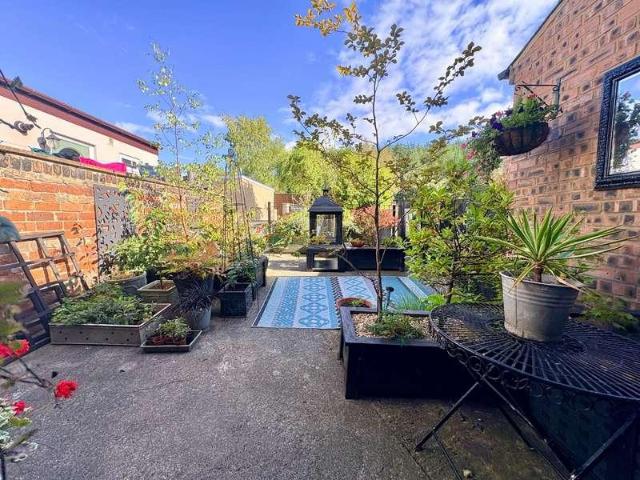 2 bed house for sale