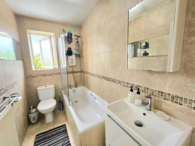 2 bed house for sale