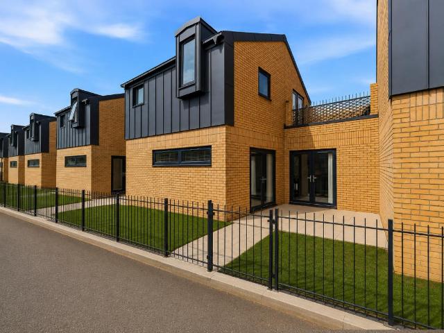 2 bed house for sale
