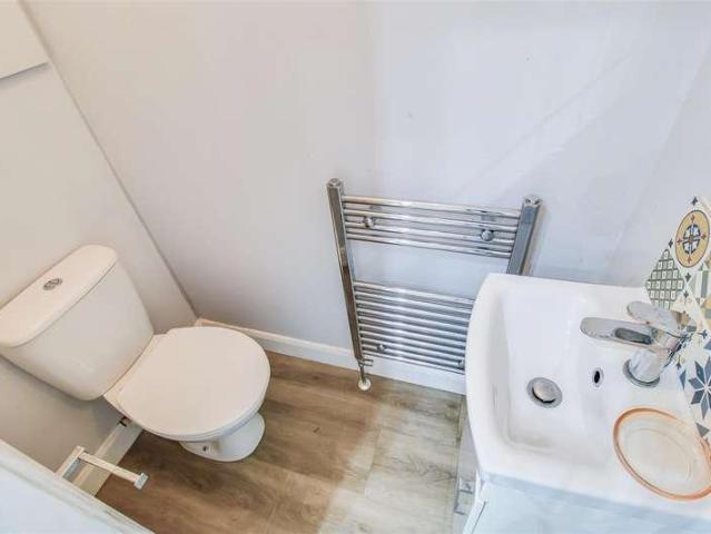 2 bed house for sale