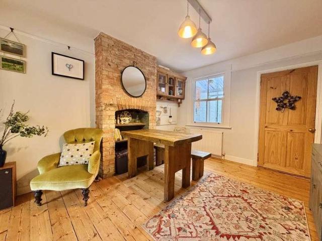 2 bed house for sale