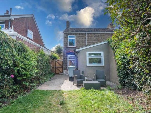 2 bed house for sale