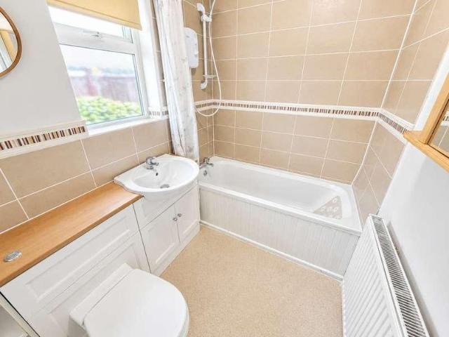 2 bed house for sale