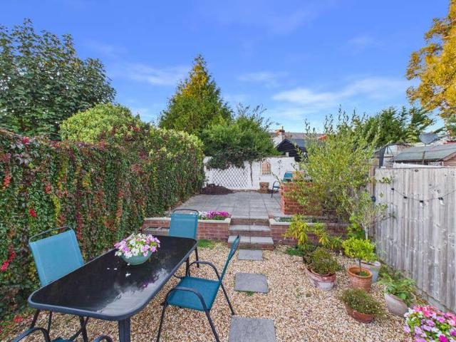 2 bed house for sale