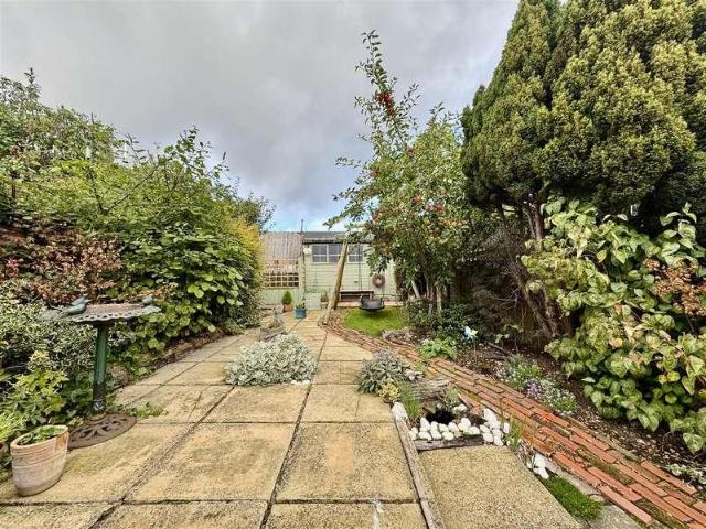 2 bed house for sale