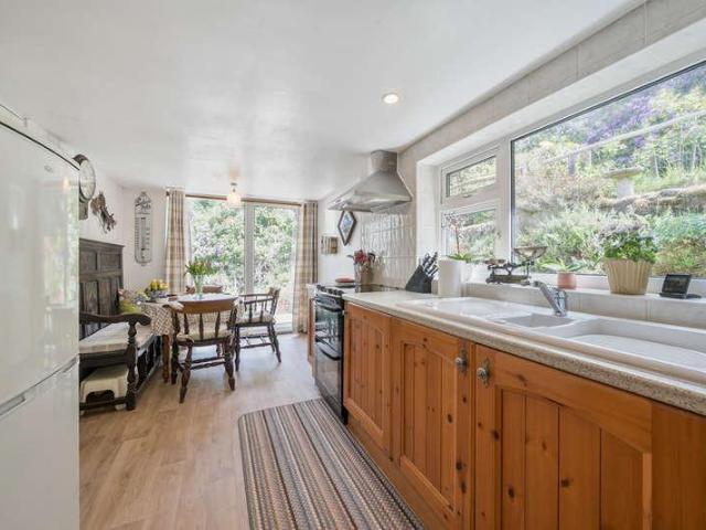2 bed house for sale