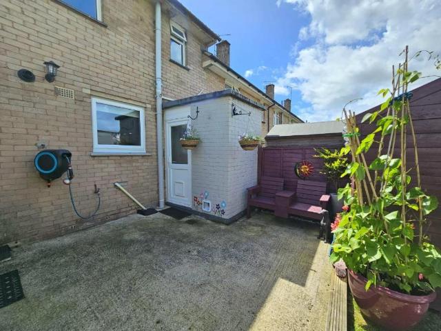 2 bed house for sale