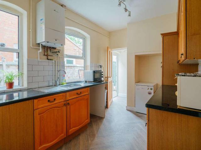 2 bed house for sale