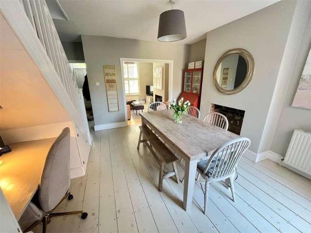 2 bed house for sale