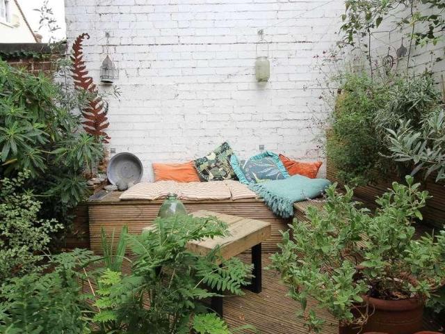 2 bed house for sale