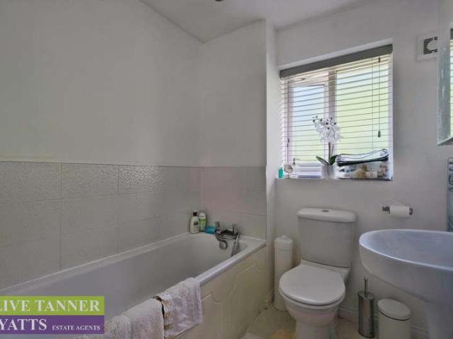 2 bed house for sale